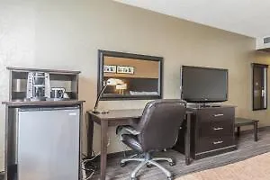 Clarion Hotel Quebec City 4*,
